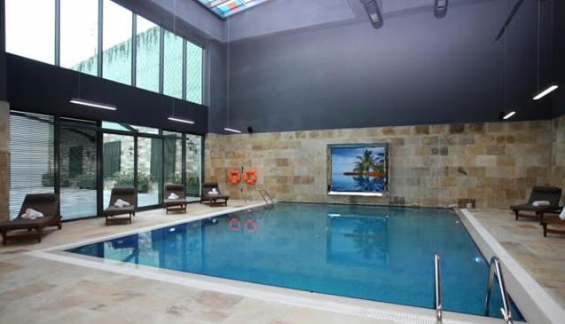 Crowne Plaza İstanbul Havuz 2