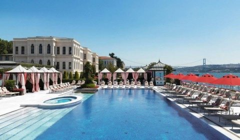 Four Seasons Bosphorus Açık Yüzme Havuzu